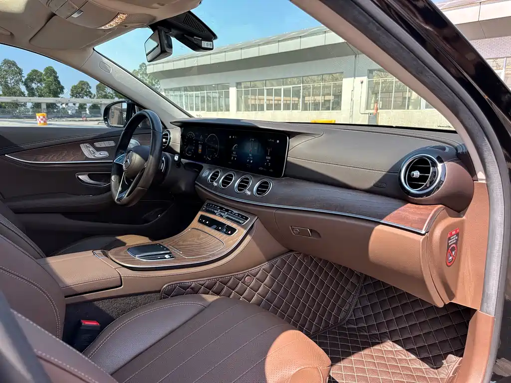 Mercedes-Benz E-Class 2022 — фото 10