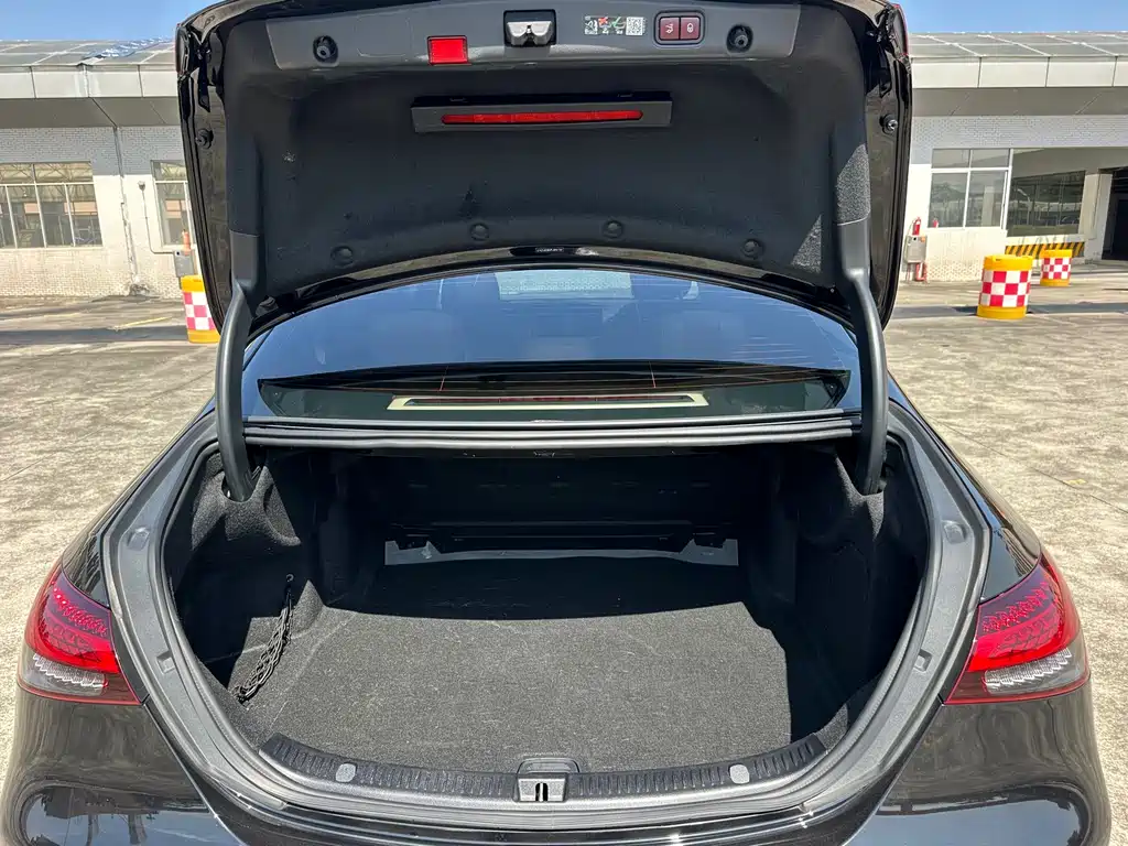 Mercedes-Benz E-Class 2022 — фото 13