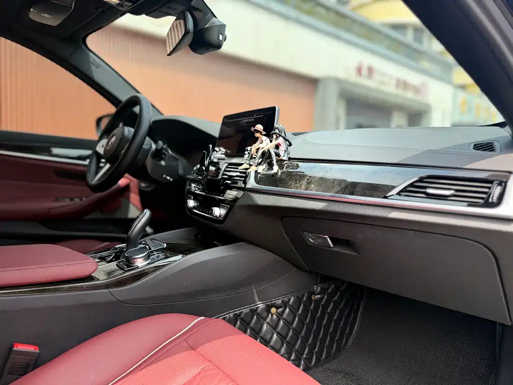 BMW 5 Series 2022 — фото 10