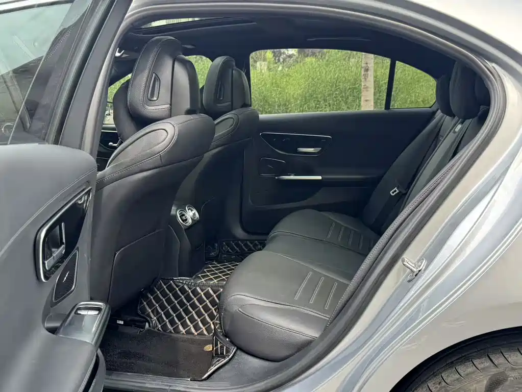 Mercedes-Benz C-Class 2023 — фото 9
