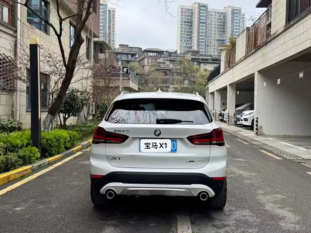 BMW X1 2022 — фото 8