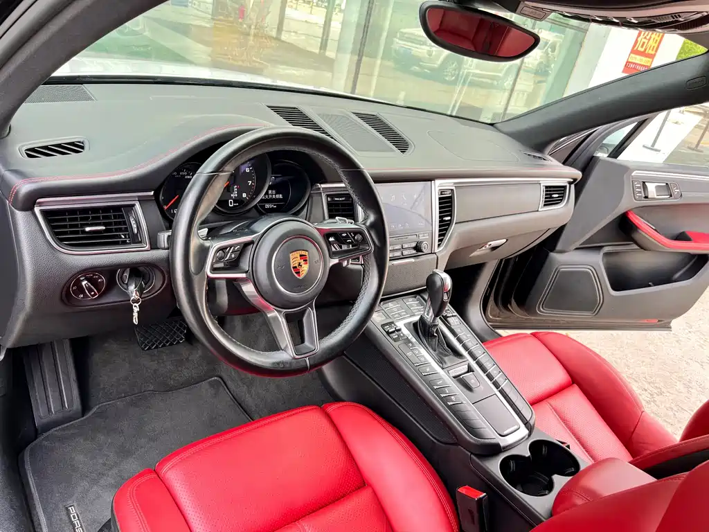 Porsche Macan 2018 — фото 10