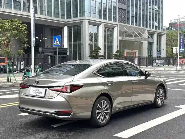 Lexus ES 2024