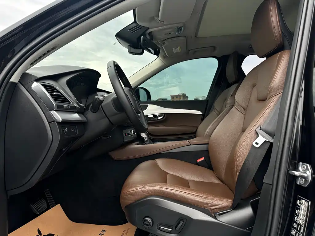 Volvo XC90 2019 — фото 12
