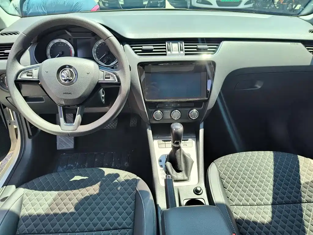 Skoda Octavia 2020 — фото 10