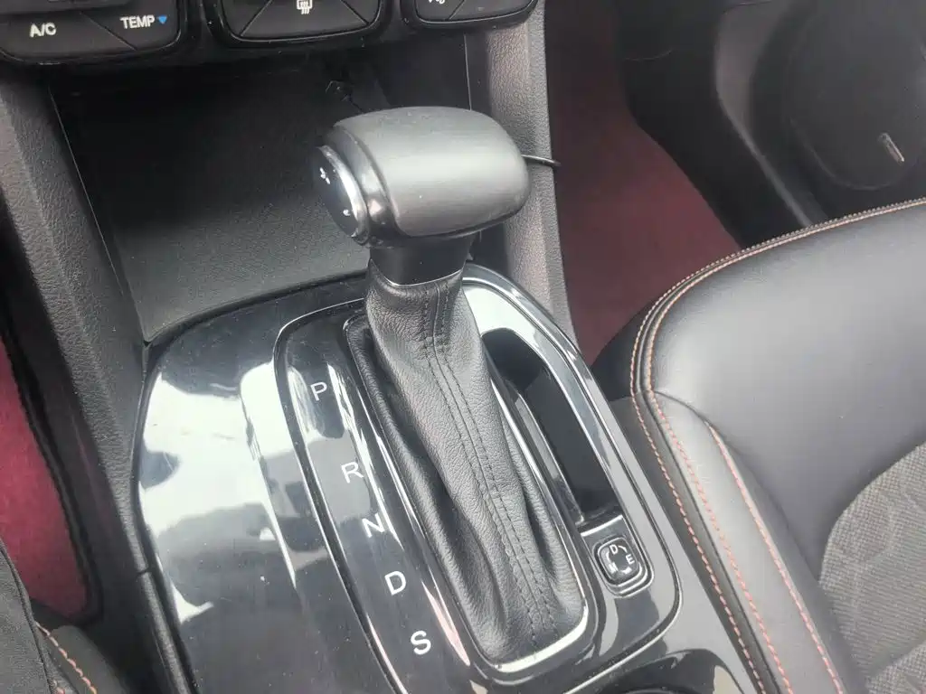 GAC Trumpchi GS3 2017 — фото 10