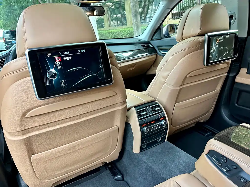 BMW 7 Series 2014 — фото 14