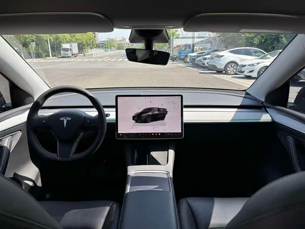 Tesla Model Y 2023