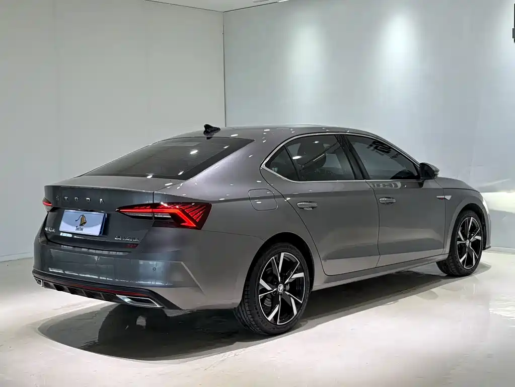 Skoda Octavia 2022 — фото 6