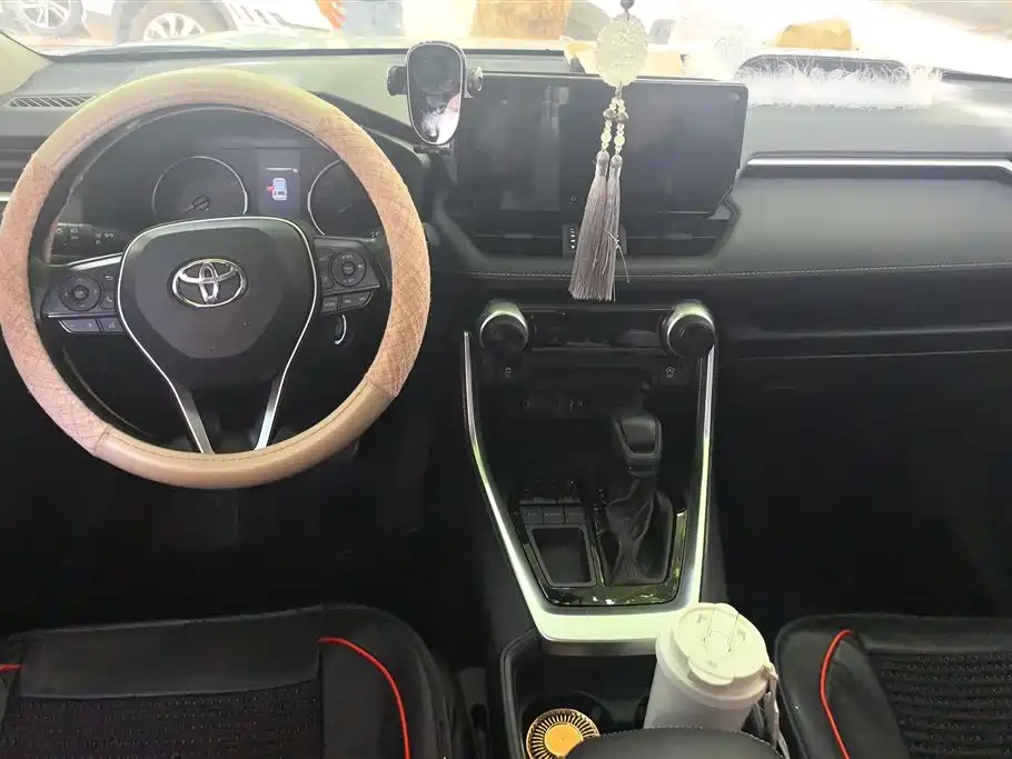 Toyota RAV4 2025 — фото 12