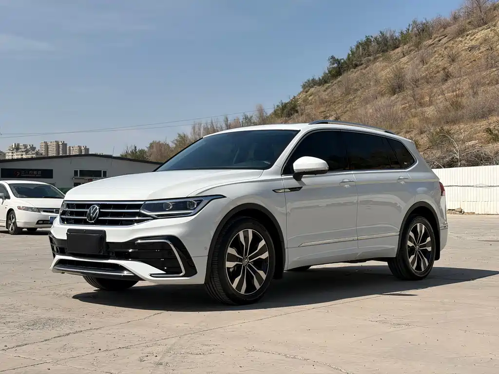 Volkswagen Tiguan L 2024 — фото 1