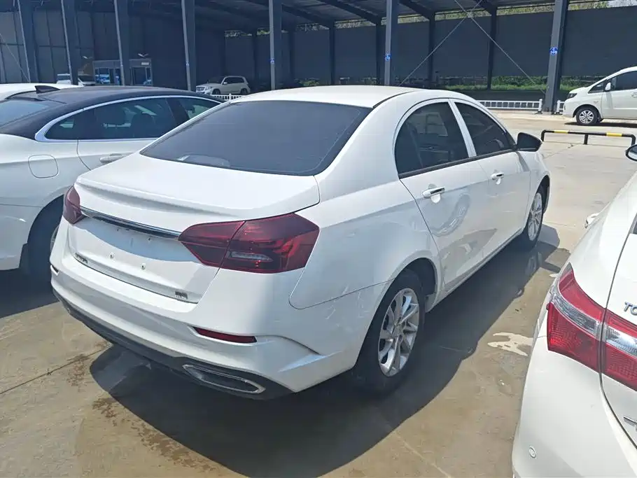 Geely Emgrand 2022