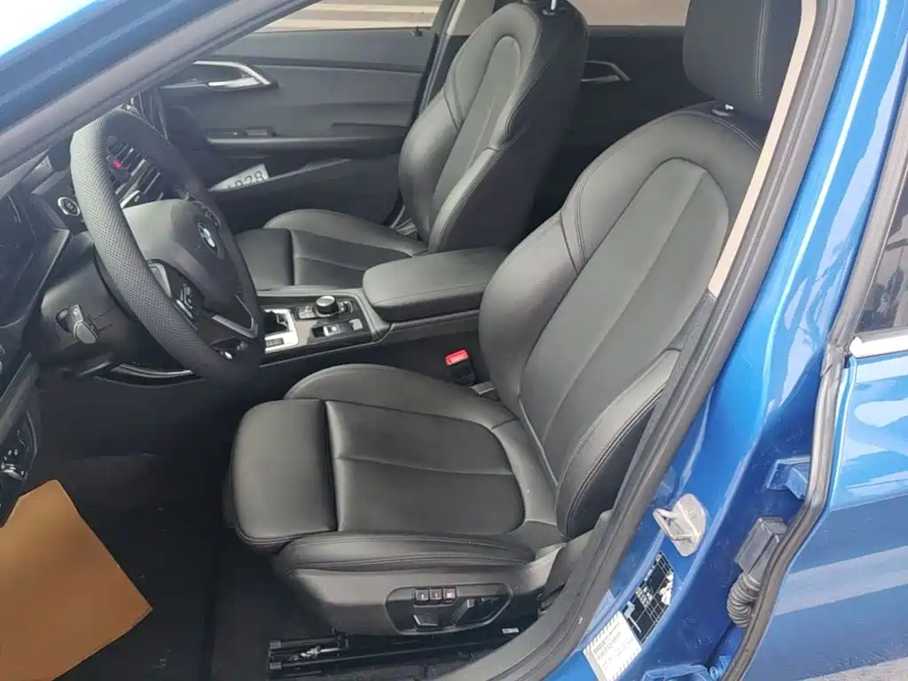 BMW 1 Series 2018 — фото 11