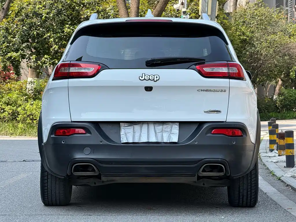 Jeep Cherokee 2017 — фото 6