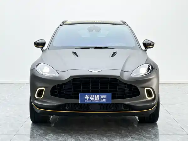 Aston Martin DBX 2020