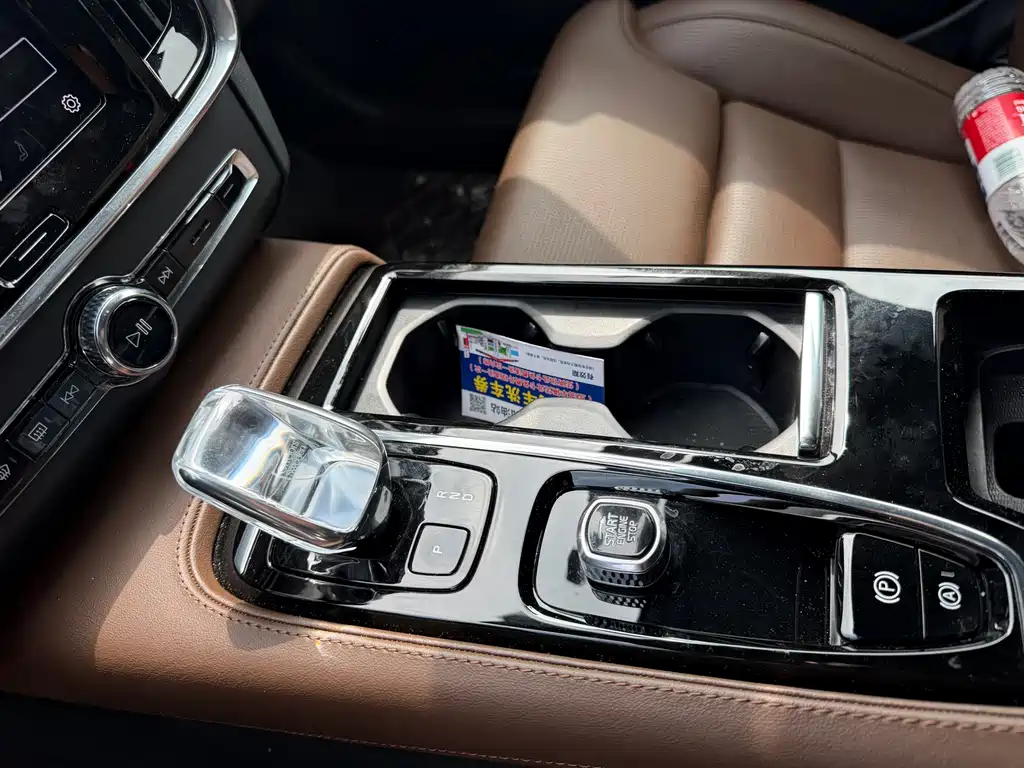 Volvo S90 PHEV 2025 — фото 10