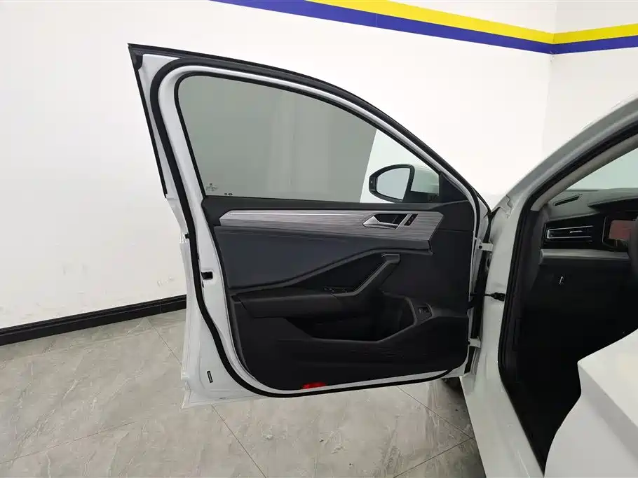 Volkswagen Sagitar 2023