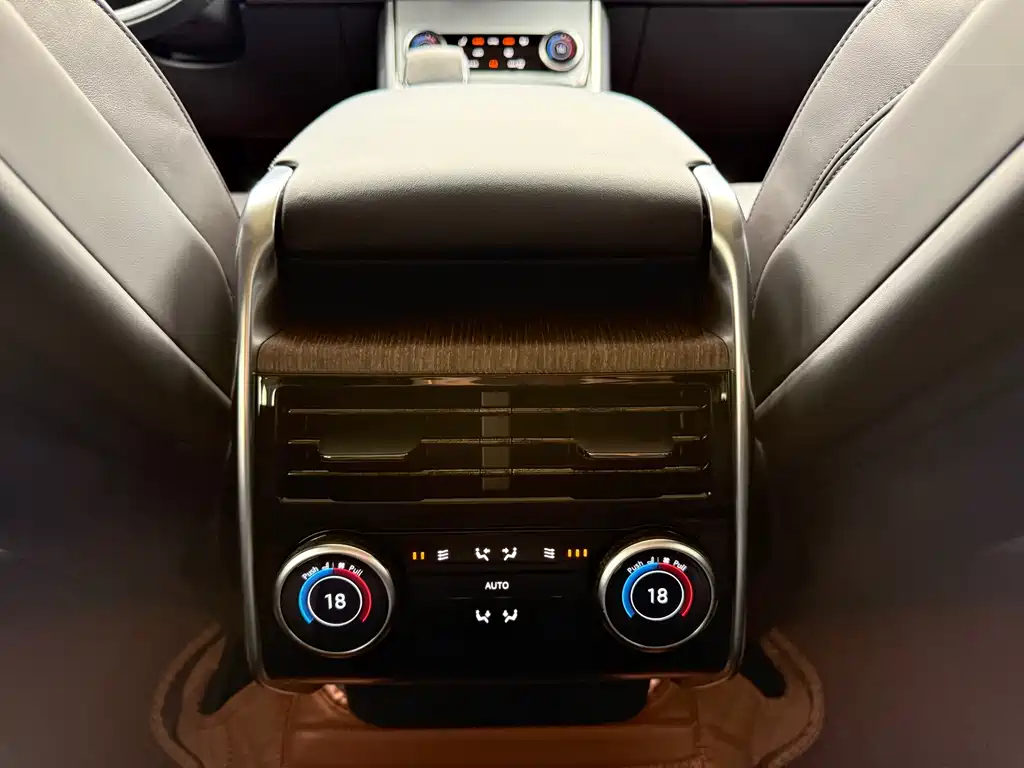 Land Rover Range Rover 2023 — фото 11
