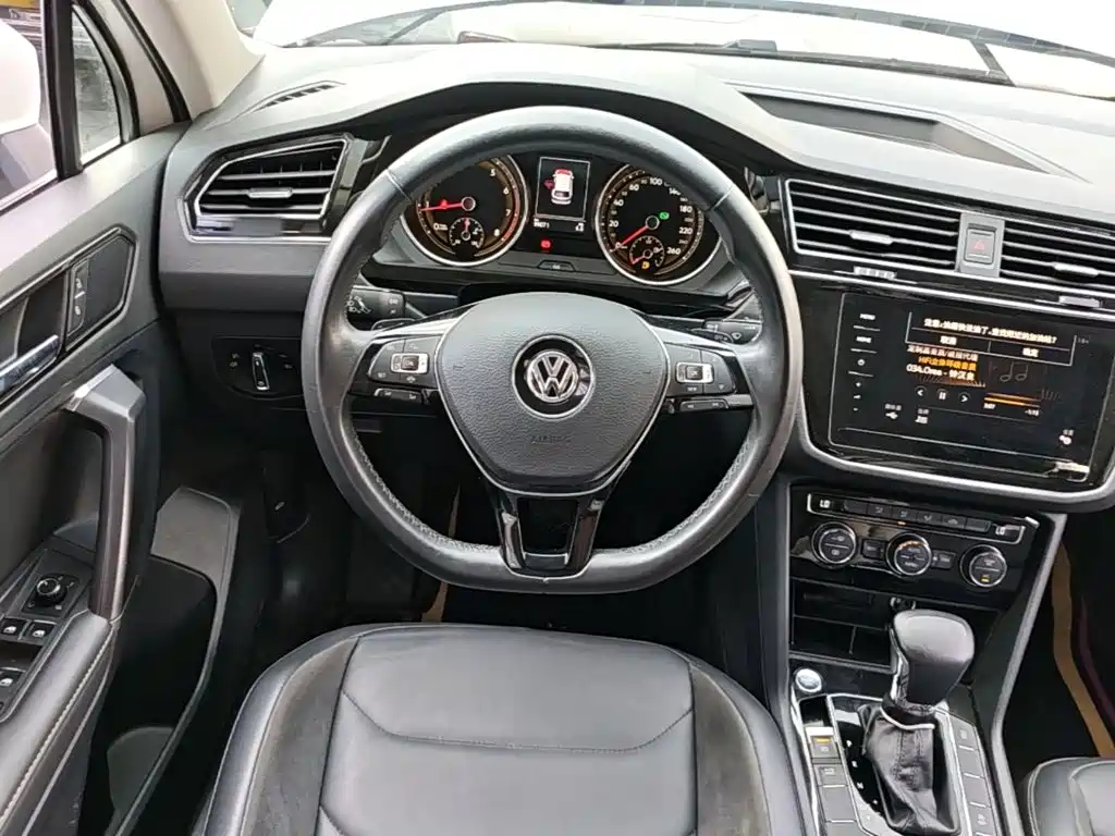 Volkswagen Tiguan L 2020 — фото 11
