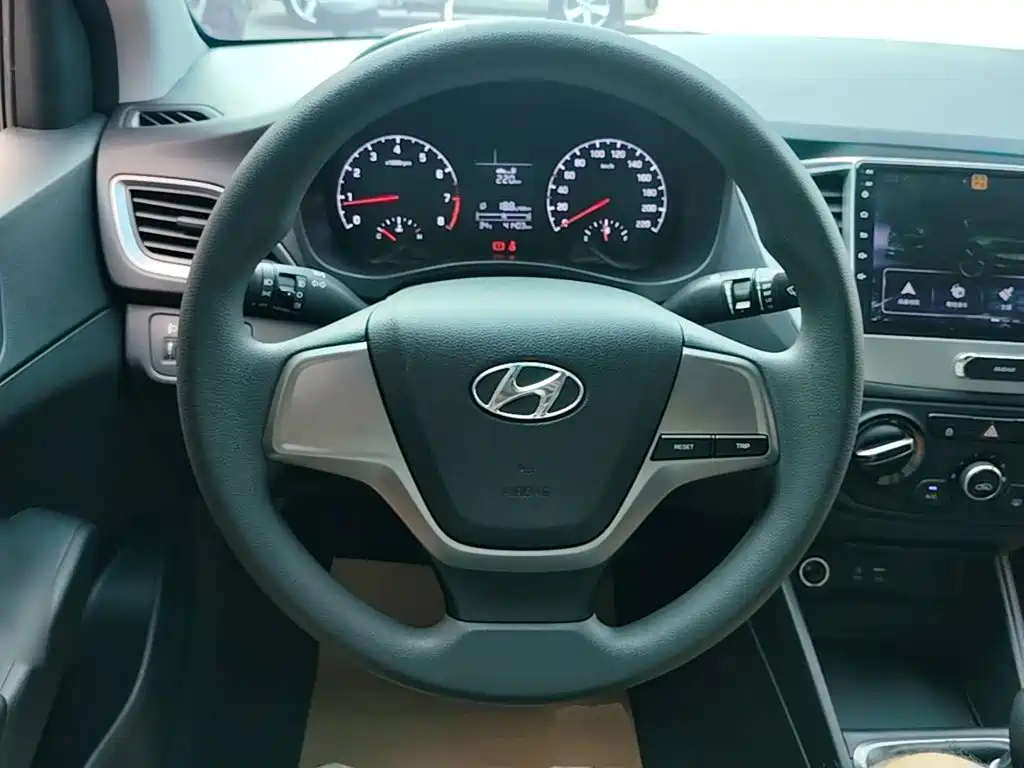 Hyundai Verna 2019 — фото 11