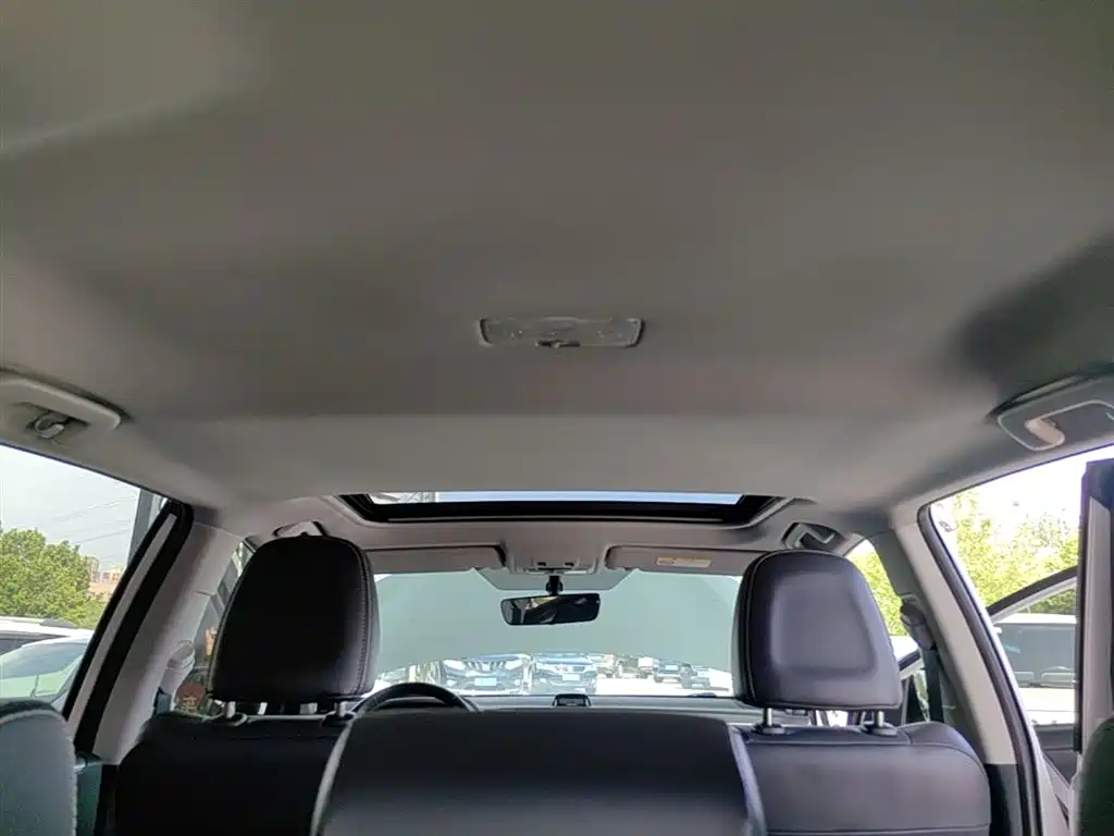 Toyota RAV4 2017 — фото 18