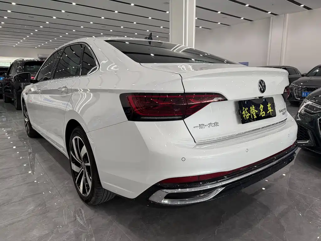 Volkswagen Sagitar 2022