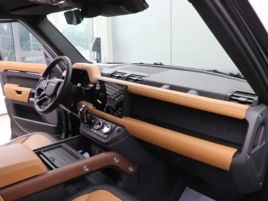 Land Rover Defender 2024 — фото 21