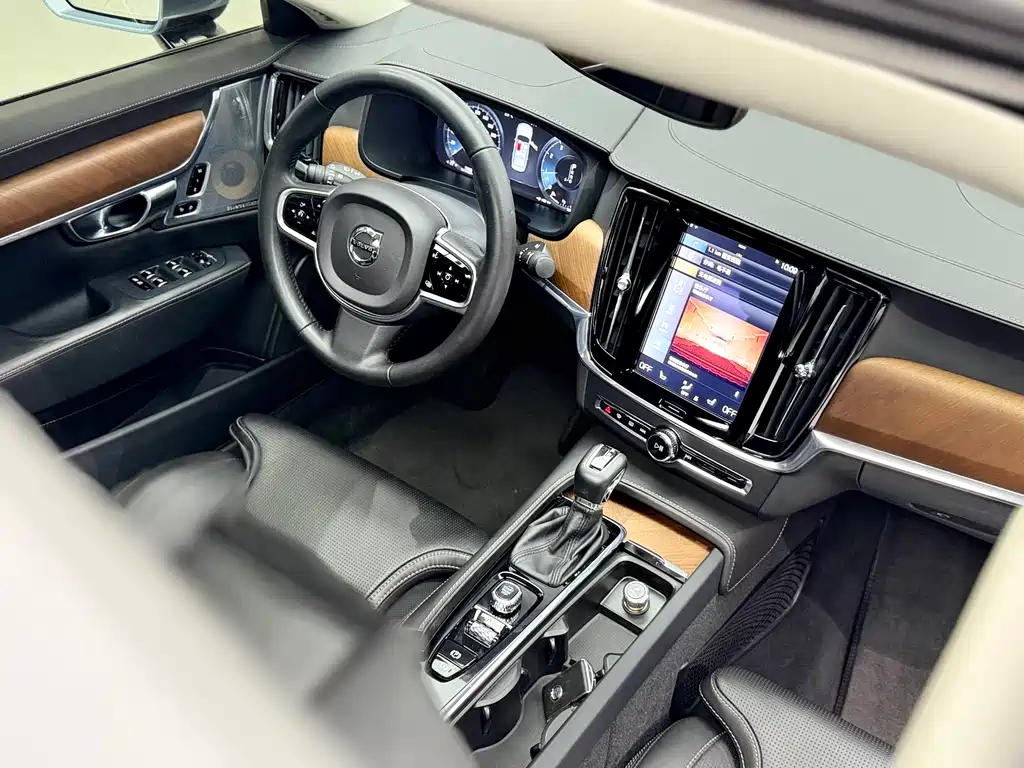 Volvo S90 2017 — фото 26