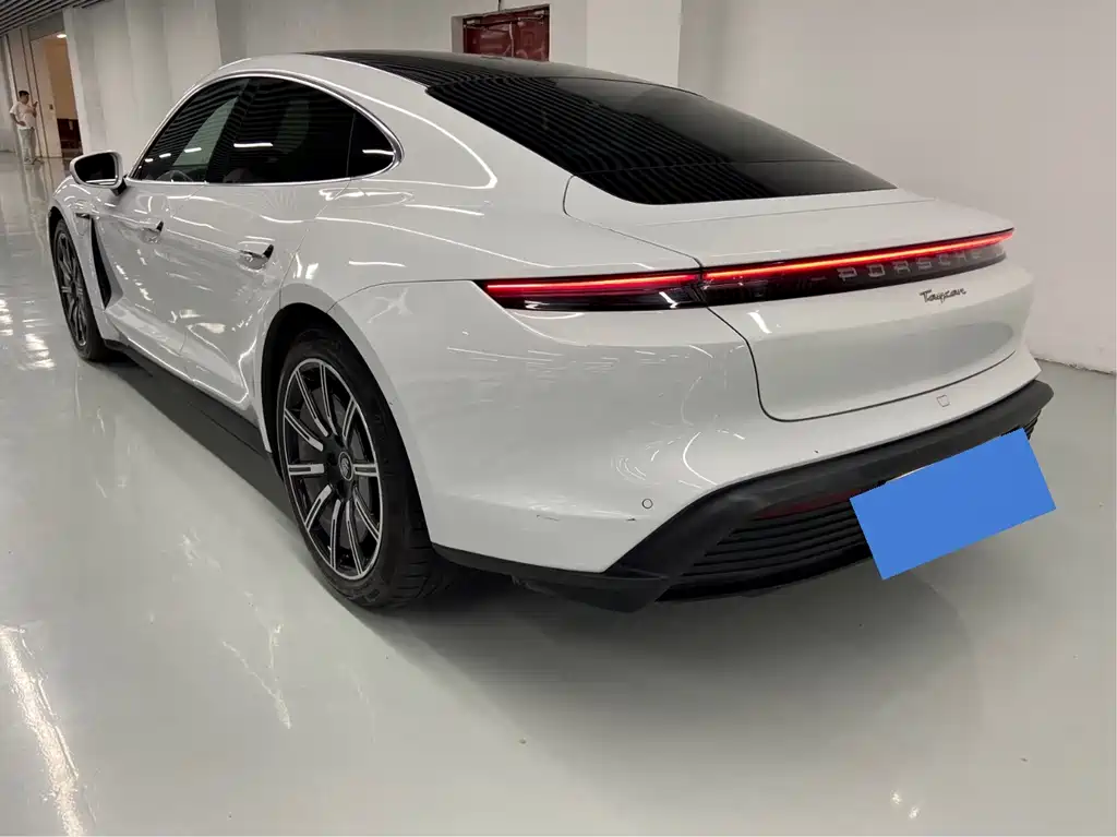 Porsche Taycan 2020 — фото 16