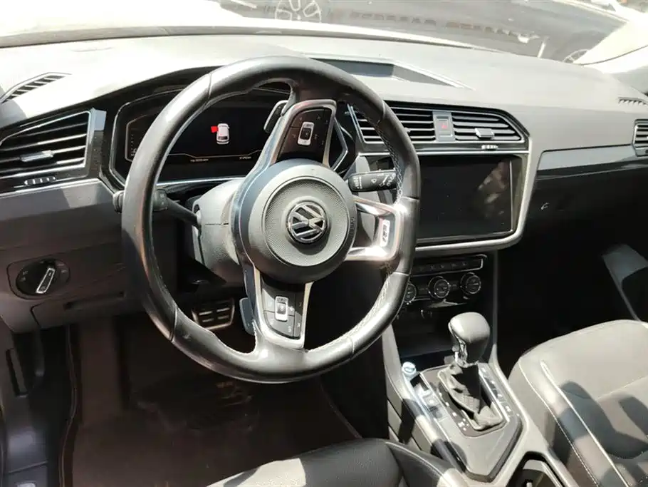 Volkswagen Tiguan L PHEV 2019 — фото 12