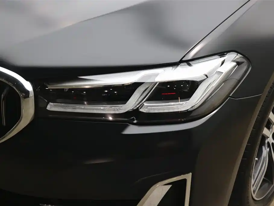 BMW 5 Series New Energy 2022 — фото 25