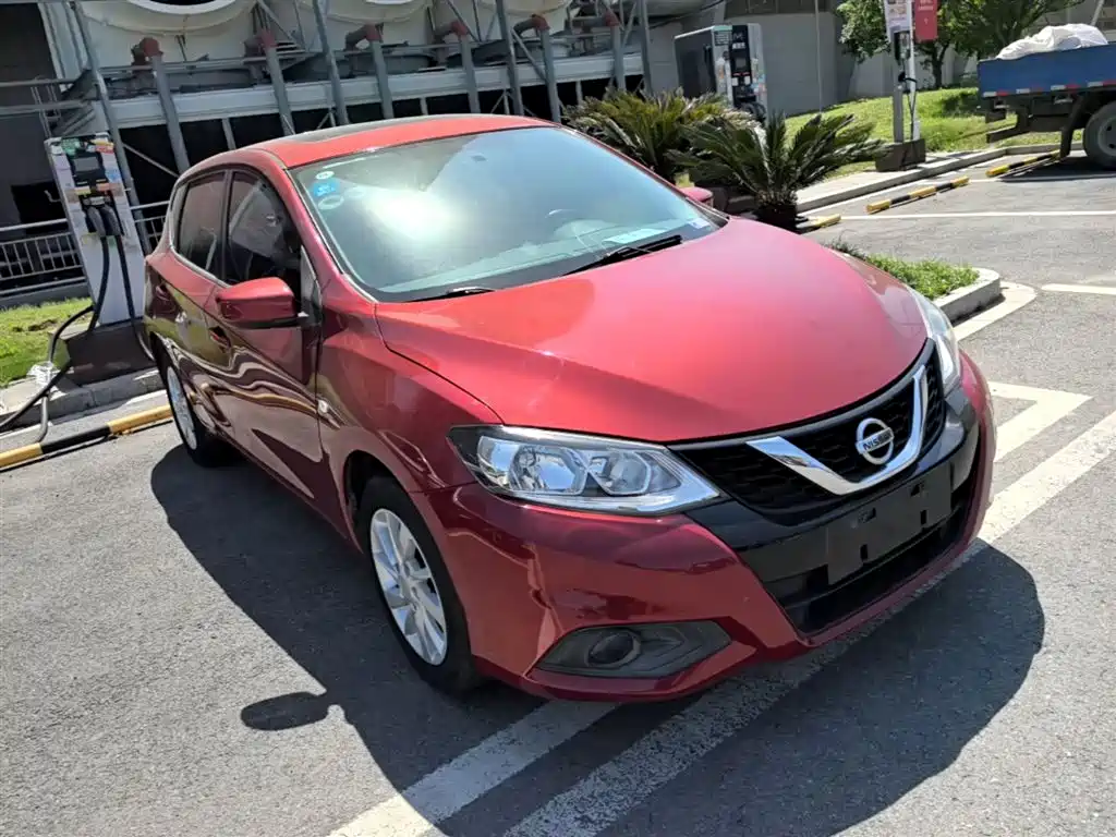 Nissan Tiida 2017 — фото 4