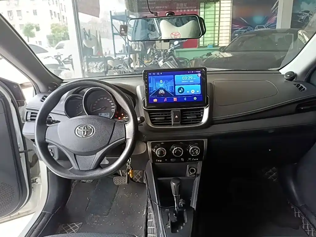 Toyota Yaris L 2020 — фото 10