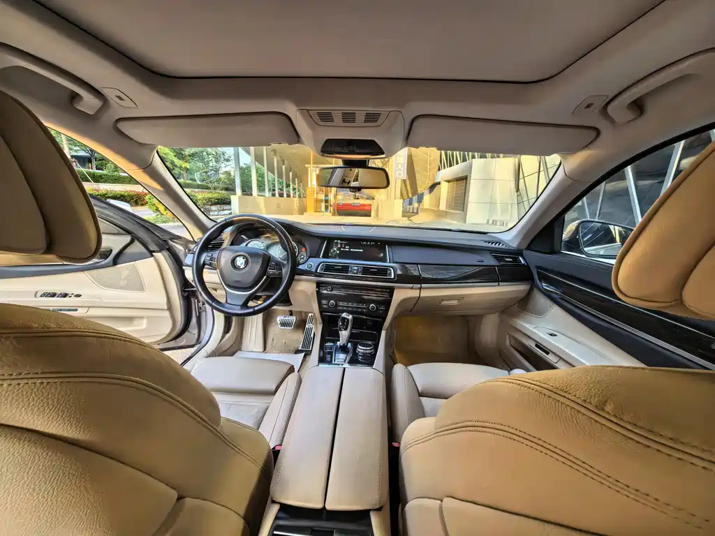 BMW 7 Series 2013 — фото 15