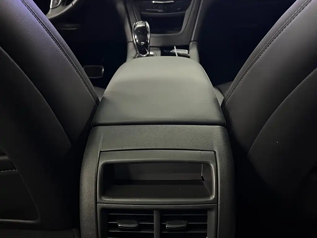Cadillac XT5 2022 — фото 11