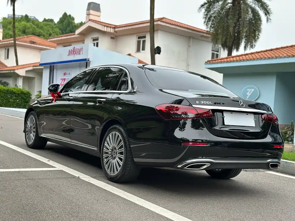 Mercedes-Benz E-Class 2023 — фото 15