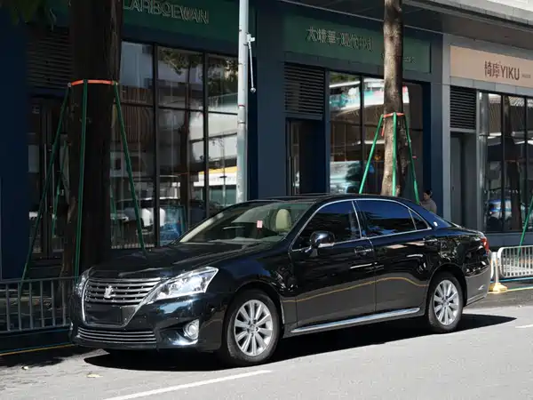 Toyota Crown 2012