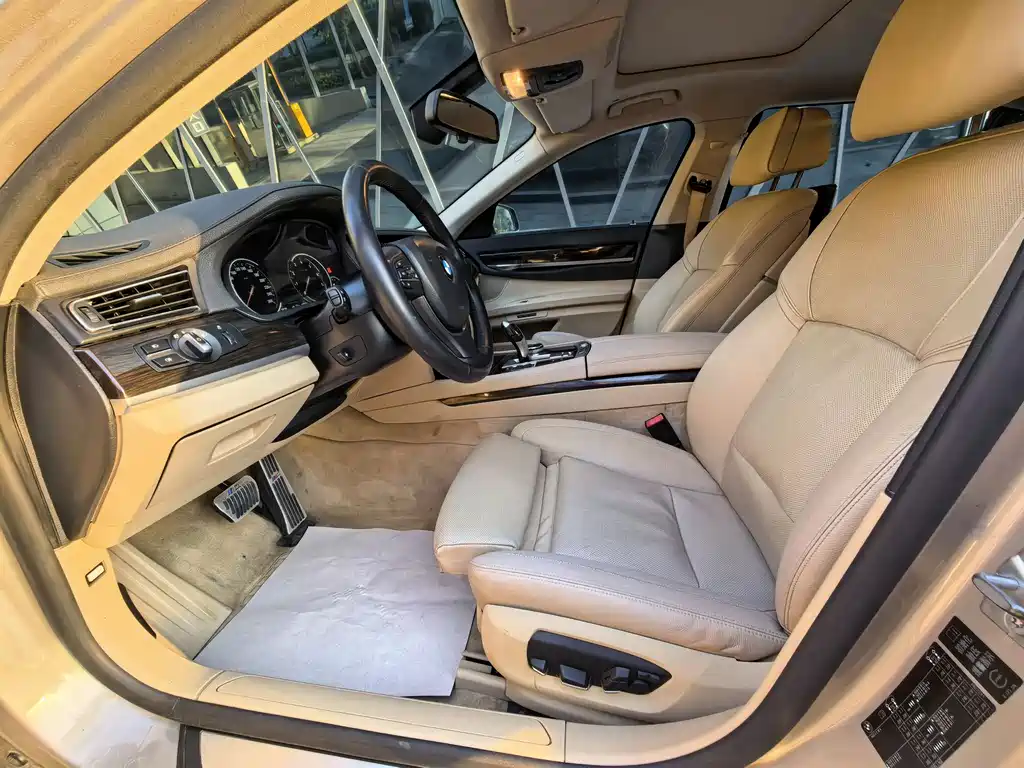 BMW 7 Series 2013 — фото 8