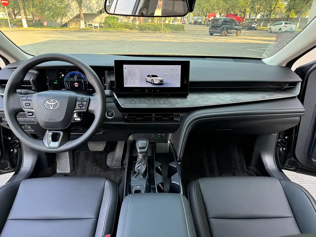 Toyota Camry 2025 — фото 10