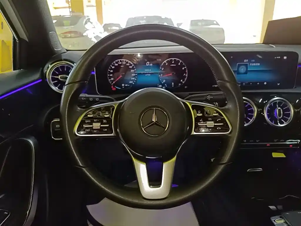 Mercedes-Benz A-Class 2020 — фото 11
