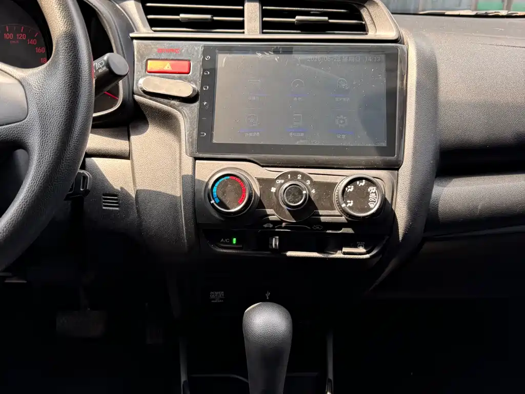 Honda Fit 2016 — фото 10