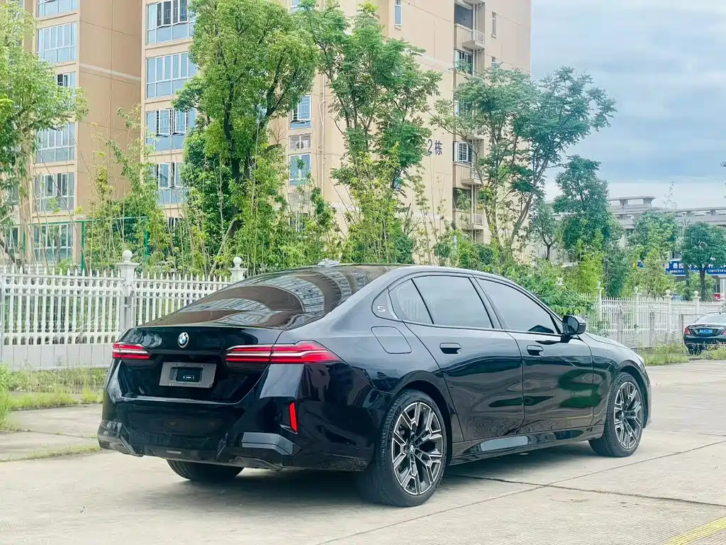 BMW 5 Series 2025