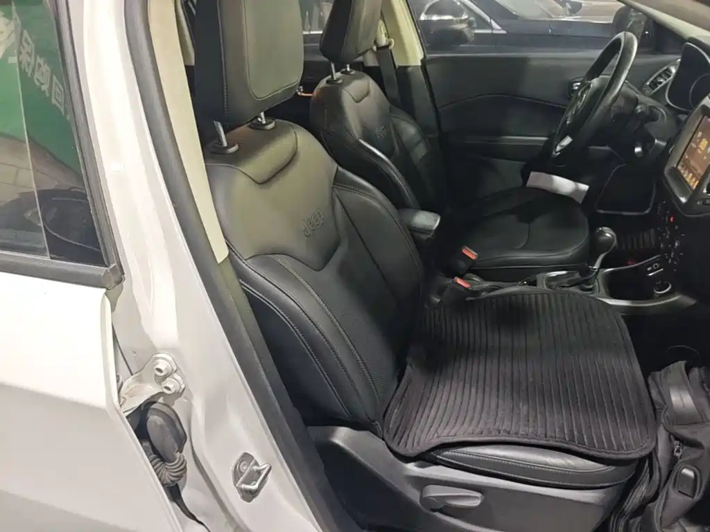 Jeep Compass 2018 — фото 25