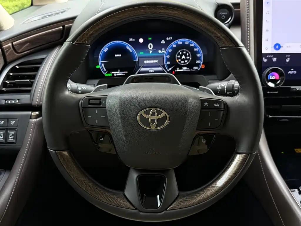Toyota Alphard 2023 — фото 14