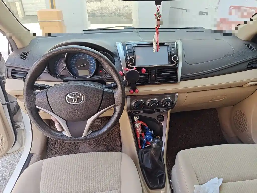 Toyota Yaris L 2014