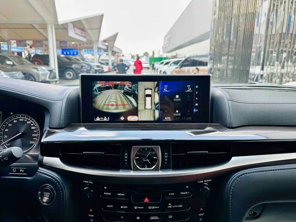 Lexus LX 2018 — фото 12