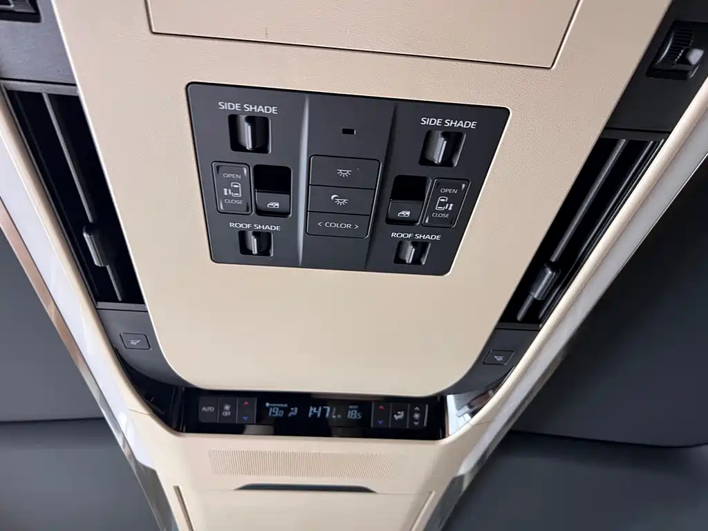 Toyota Alphard 2024 — фото 30