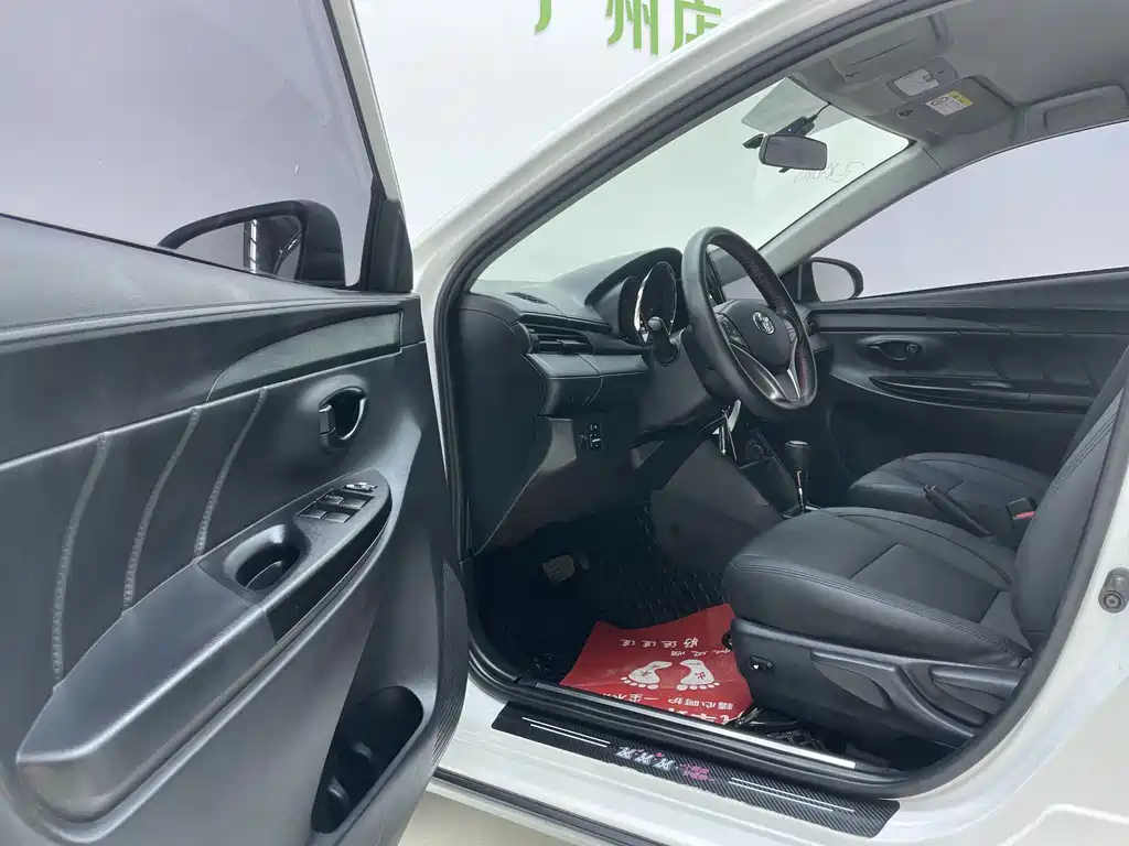 Toyota Yaris L 2023 — фото 21