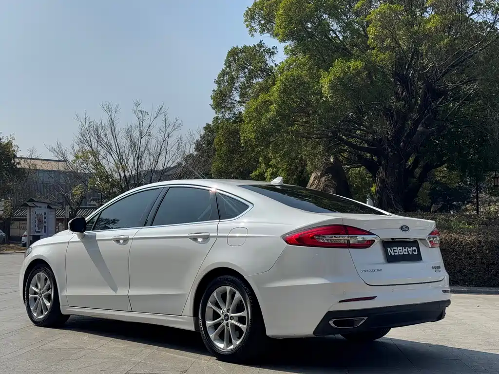 Ford Mondeo 2020 — фото 18