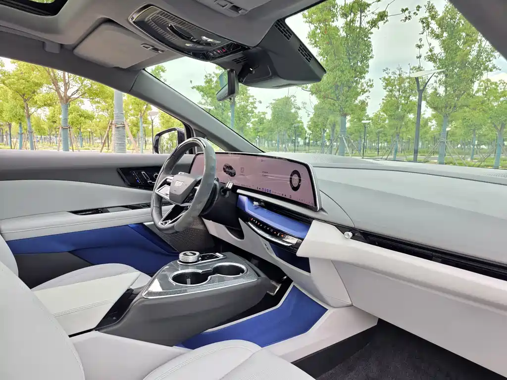 Cadillac IQ 2024 — фото 16